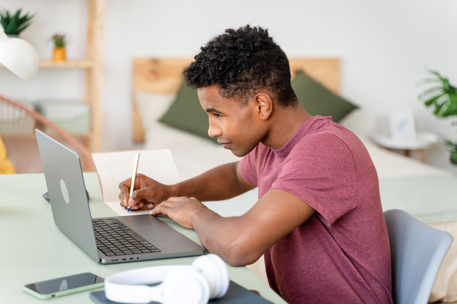 Using AI to assist with online learning